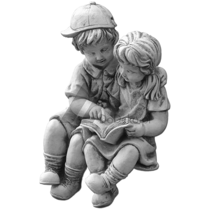 Figurines d'enfants avec un livre