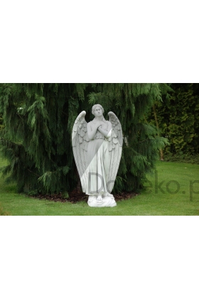 Betonowy anioł - figura sakralna
