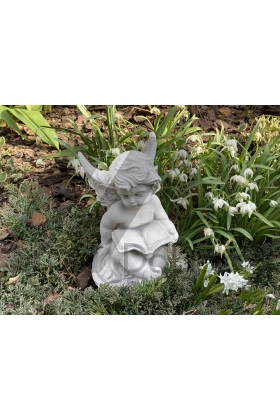 Aniołek z betonu - figury sakralne