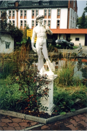 Betonowa rzeźba ogrodowa Dawid 120 cm